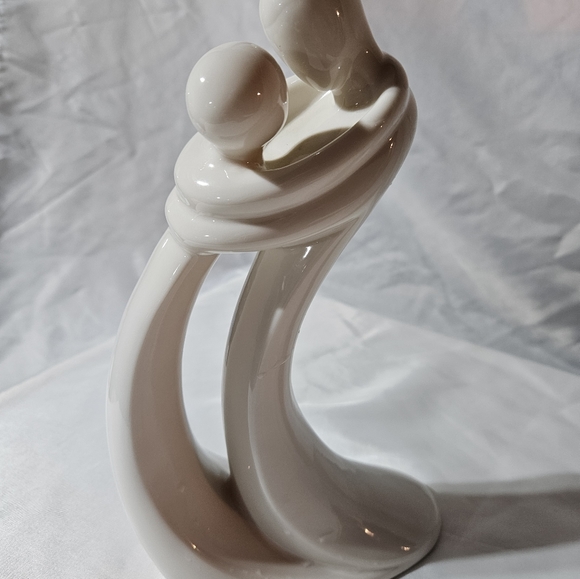 Enesco Circle of Love - Picture 1 of 4